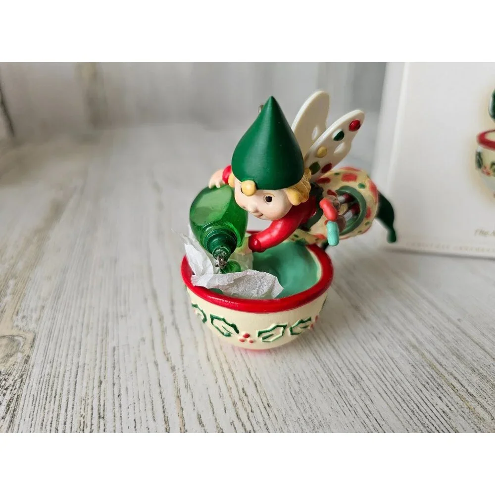 Hallmark Hugh Merry bakers mixing baking ornament‎ new Xmas tree